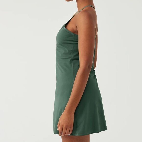 Outdoor Voices • The exercise dress in Hunter Green - Picture 5 of 8